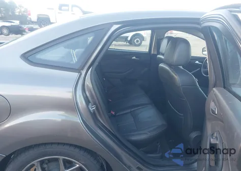 2014 Ford Focus Se z USA, uszkodzony, nr VIN 1FADP3F22EL240394